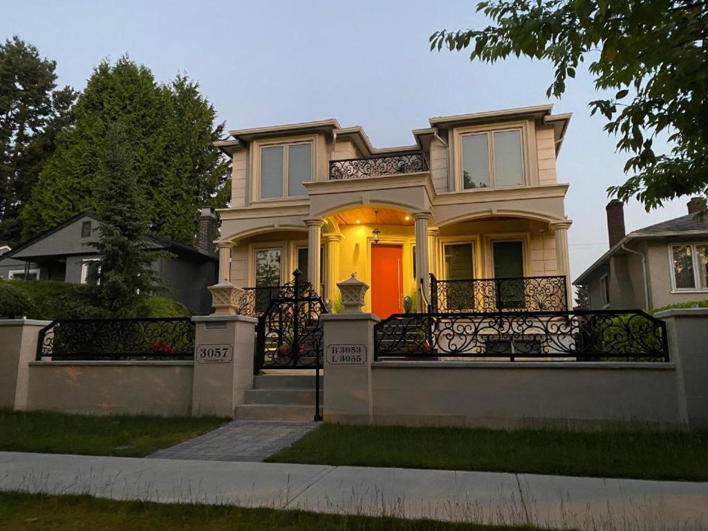 Milano Luxury Suite 溫哥華 外观 照片